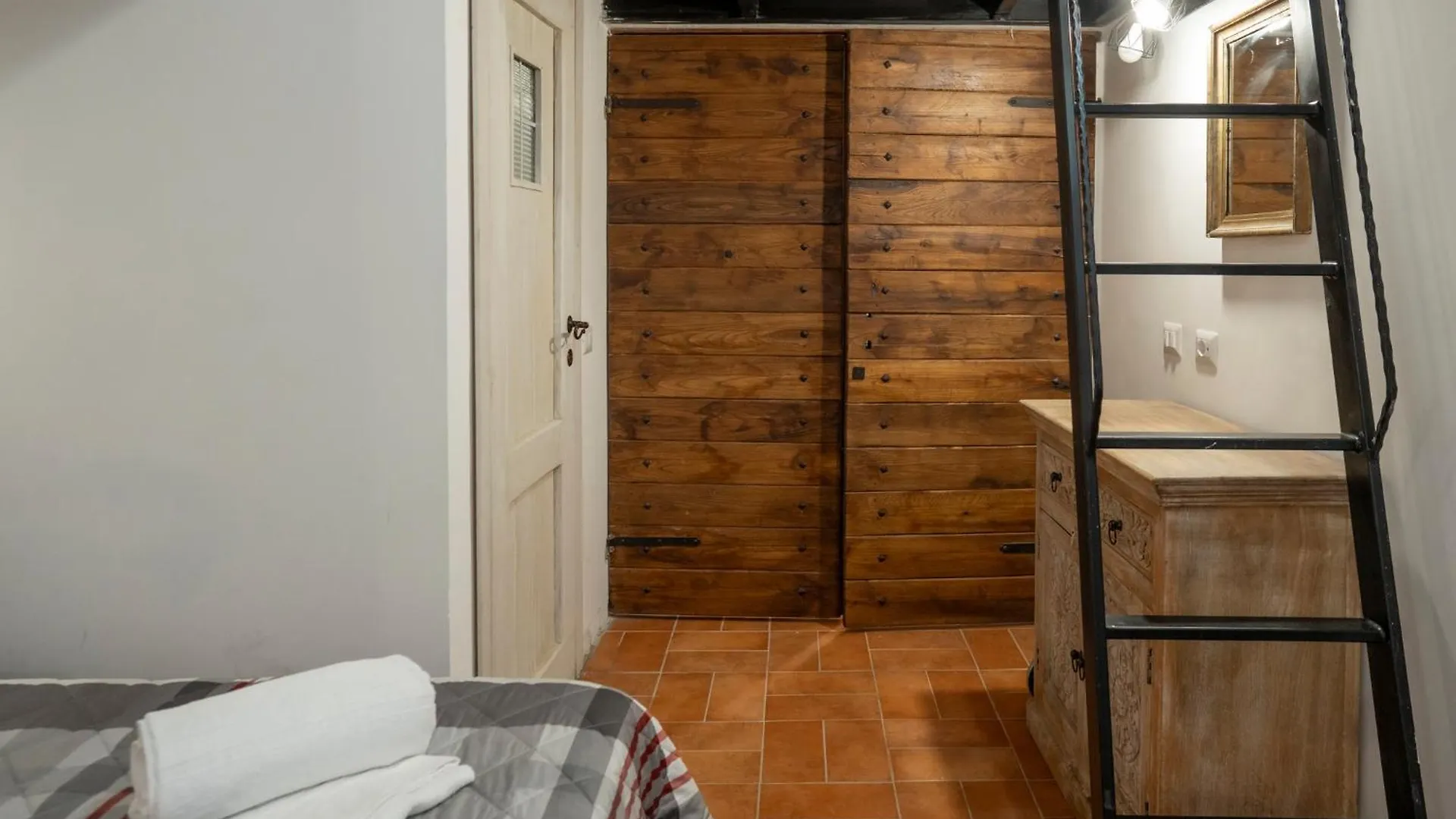 Home Domus Capocci - Rione Monti Rome