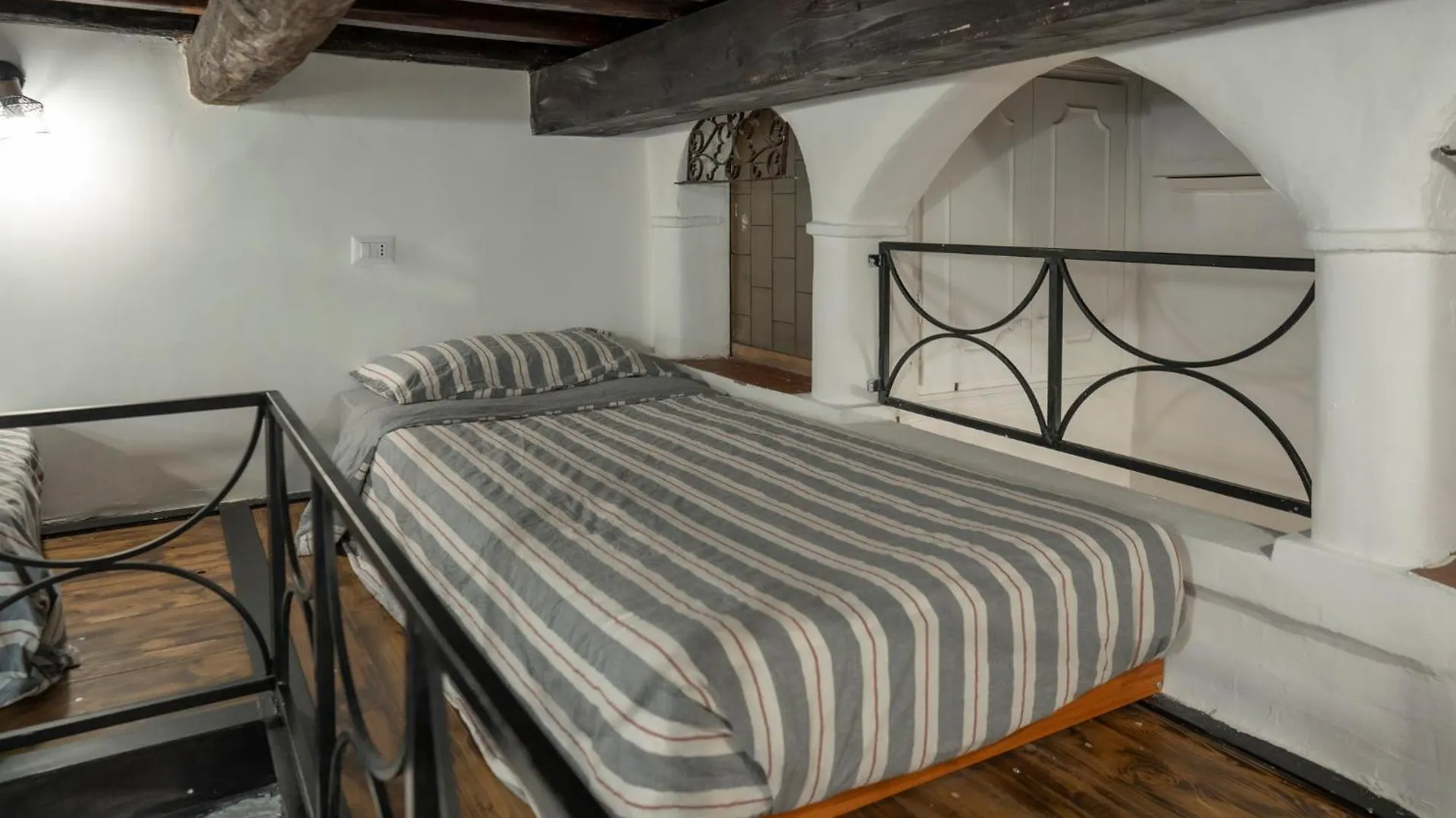 Apartment Home Domus Capocci - Rione Monti Rom