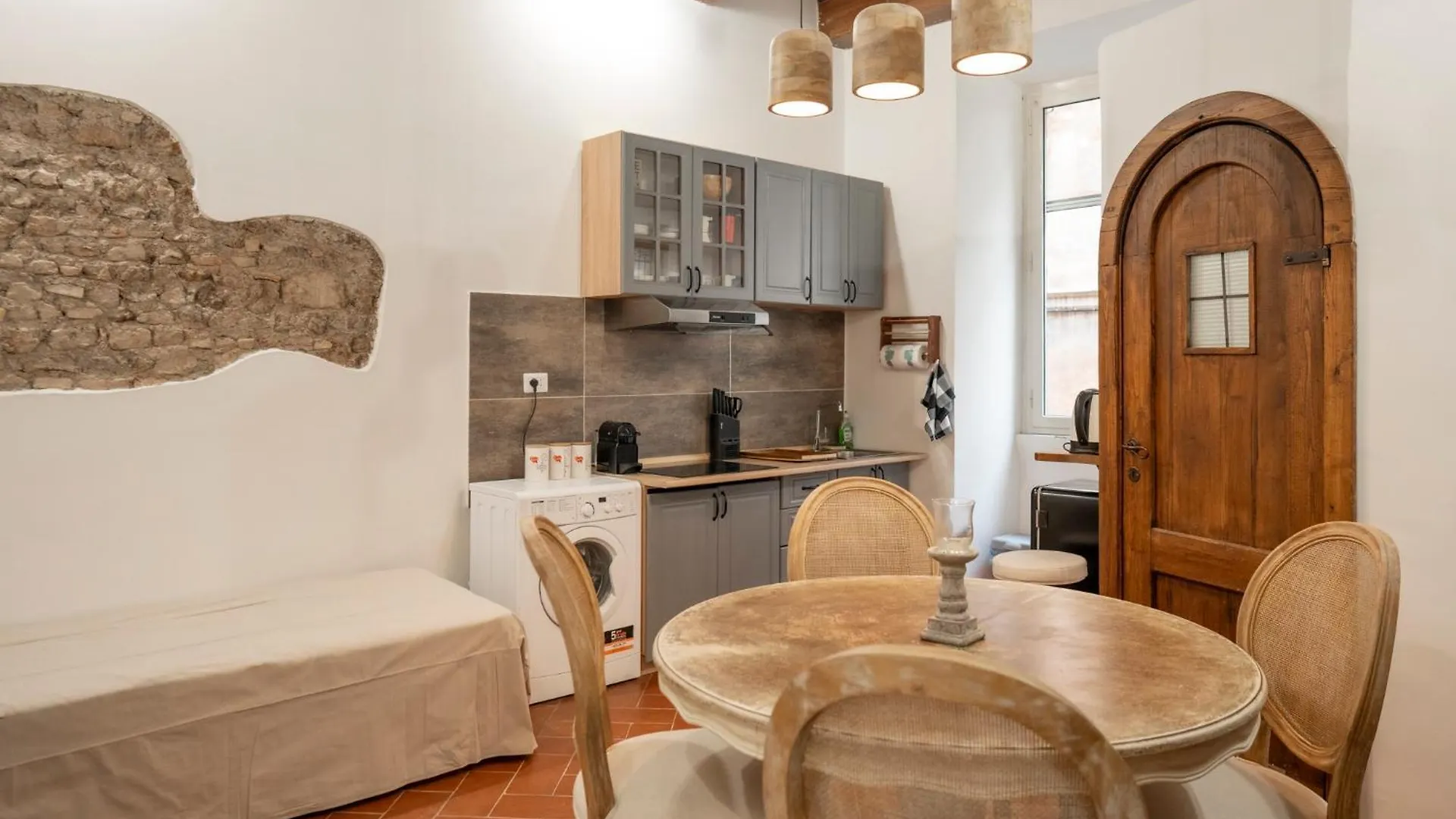 Apartment Home Domus Capocci - Rione Monti Rom